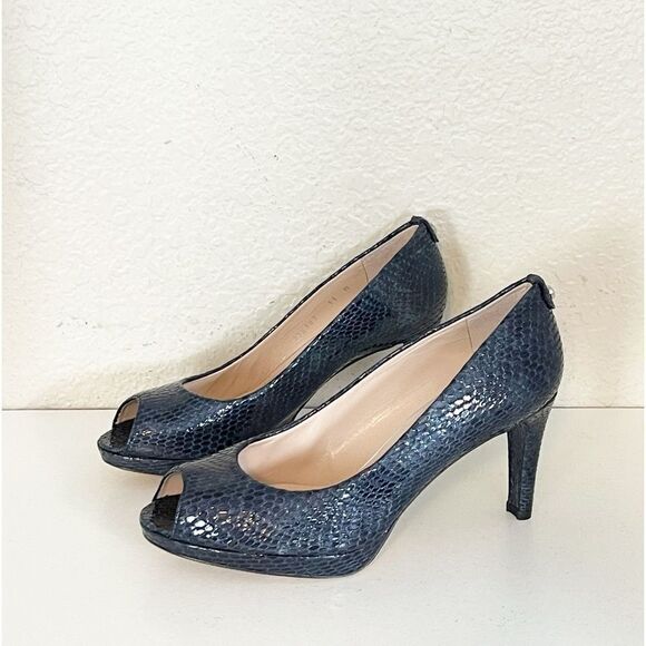 Stuart Weitzman navy Blue python embossed Peep-Toe platform Heels. 11 - Picture 13 of 16